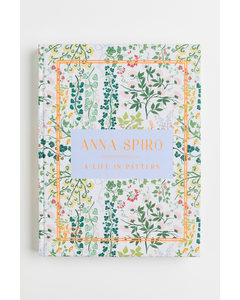 Anna Spiro: A Life in Pattern Weiß