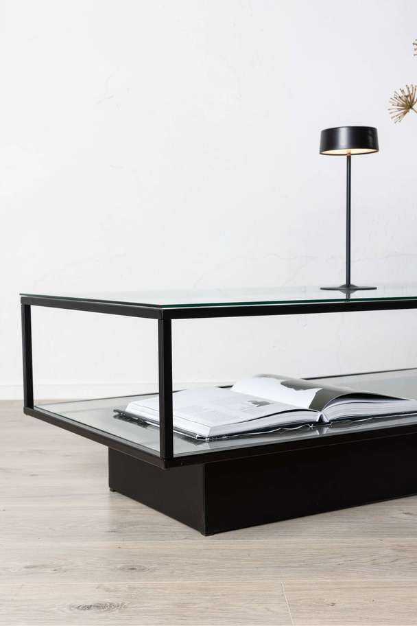 Venture Home Maglehem Table