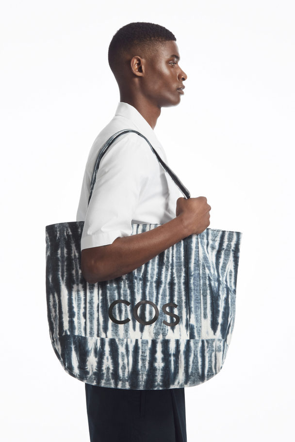 COS COS TOTE BAG IM UTILITY-STIL - CANVAS BLAU/WEISS