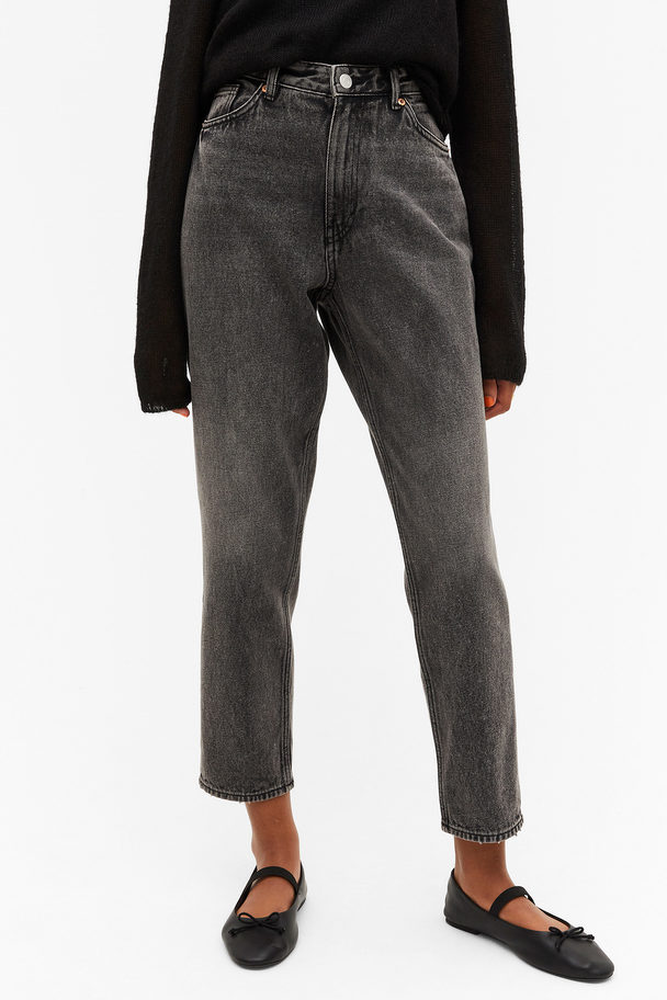 Monki Schmal zulaufende Jeans Taiki mit hohem Bund Verwaschenes Schwarz