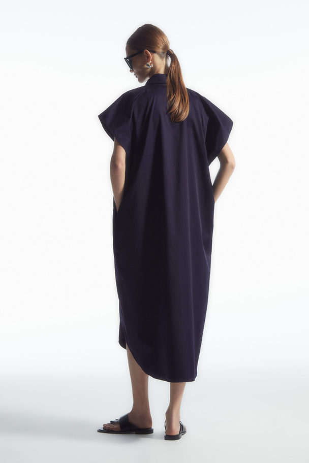 COS OVERSIZED-HEMDBLUSENKLEID IN MIDILÄNGE NAVYBLAU