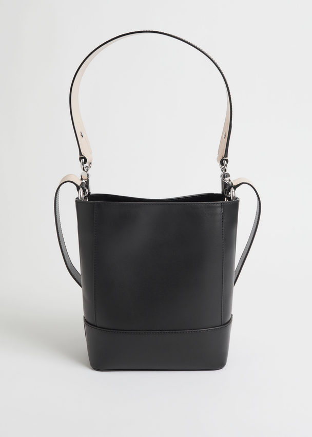 & Other Stories Detailed Leather Bucket Bag Black/cream