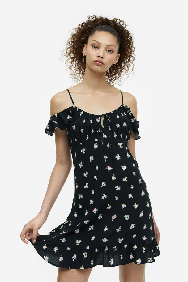 H&M Off Shoulder-kjole Med Volangermer Sort/blomstret