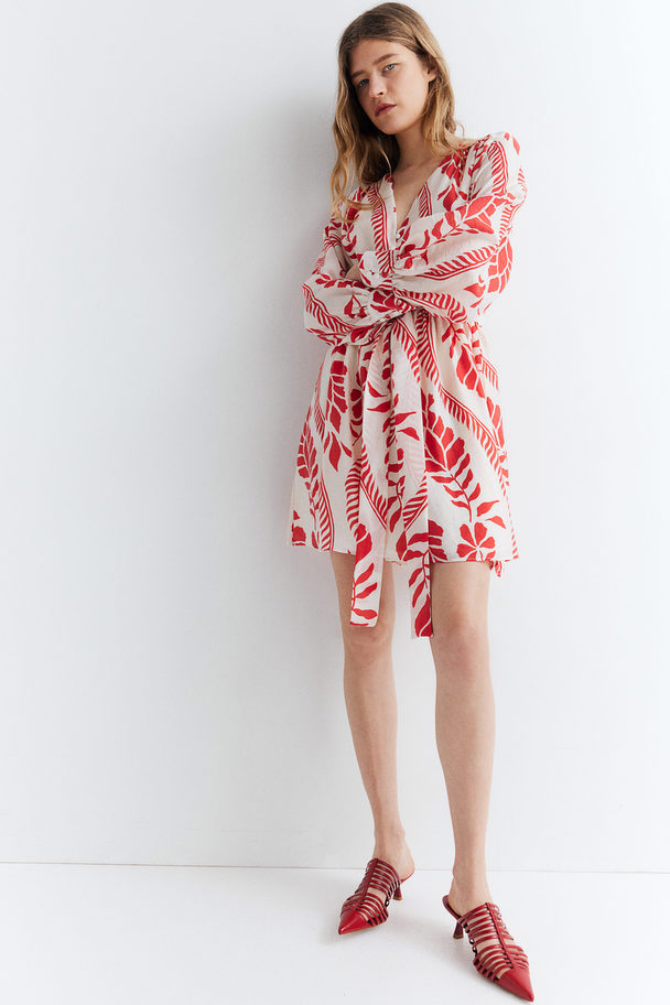 H&M Tie-belt Dress Cream/red Patterned