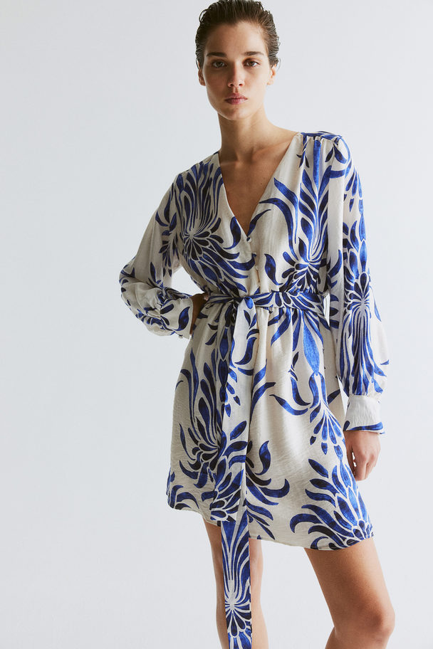 H&M Jurk Met Strikceintuur Roomwit/blauw Dessin