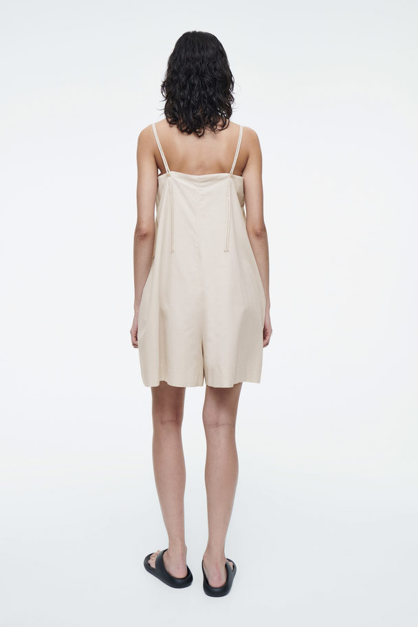 COS Playsuit Med Rakt Skuren Halsringning Ljusbeige