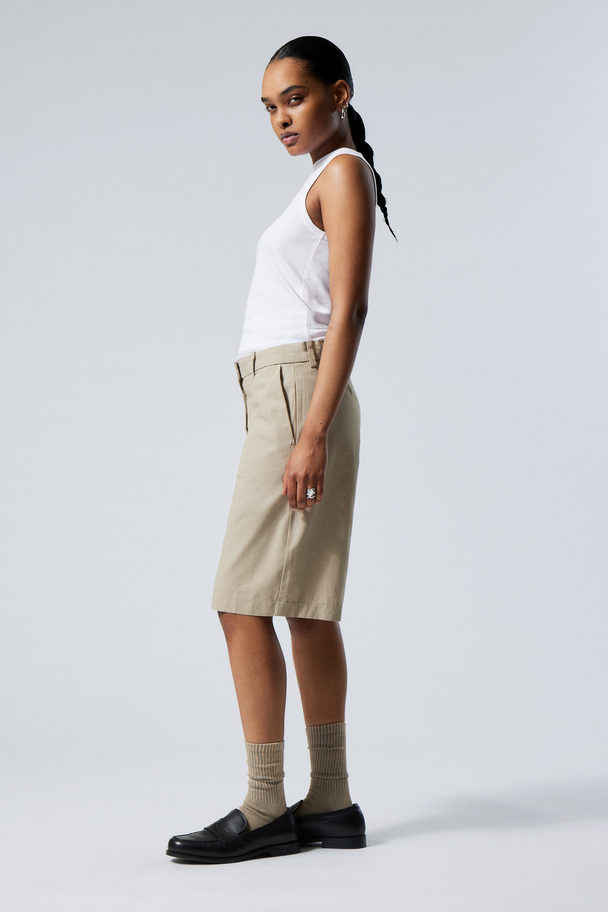 Weekday Chinoshort Met Knielengte Beige