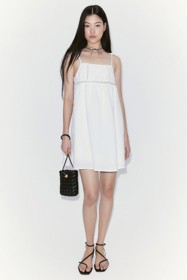 H&M Besticktes Kleid in A-Linie Cremefarben