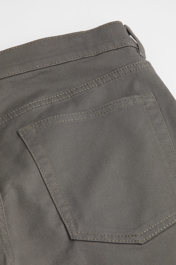 H&M Shorts aus Baumwolltwill Slim Fit Dunkles Khakigrün