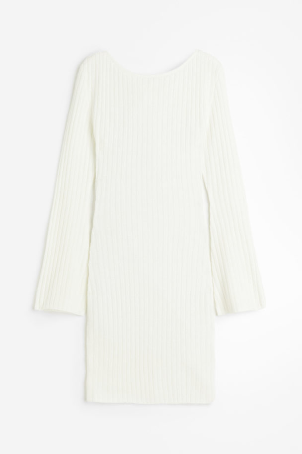 H&M Ribbestrikket Kjole Med Vridd Detalj Cream