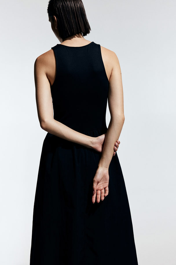 H&M Ausgestelltes Kleid Schwarz