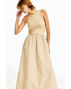 Ausgestelltes Kleid Beige