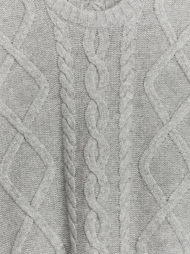 ARKET Strickpullover aus Wolle mit Zopfmuster Grau