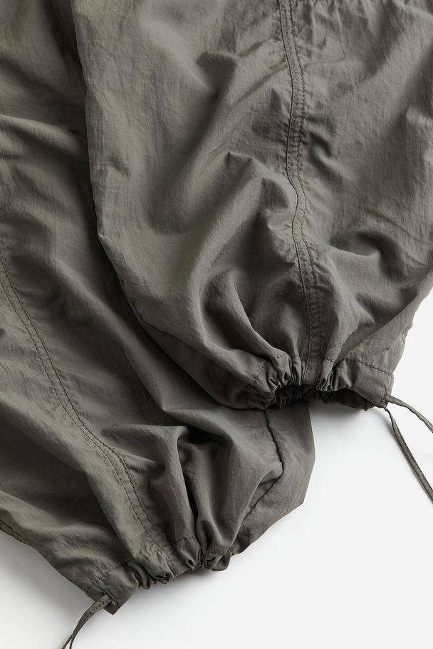 H&M Fallschirmhose aus Nylon Khakigrün