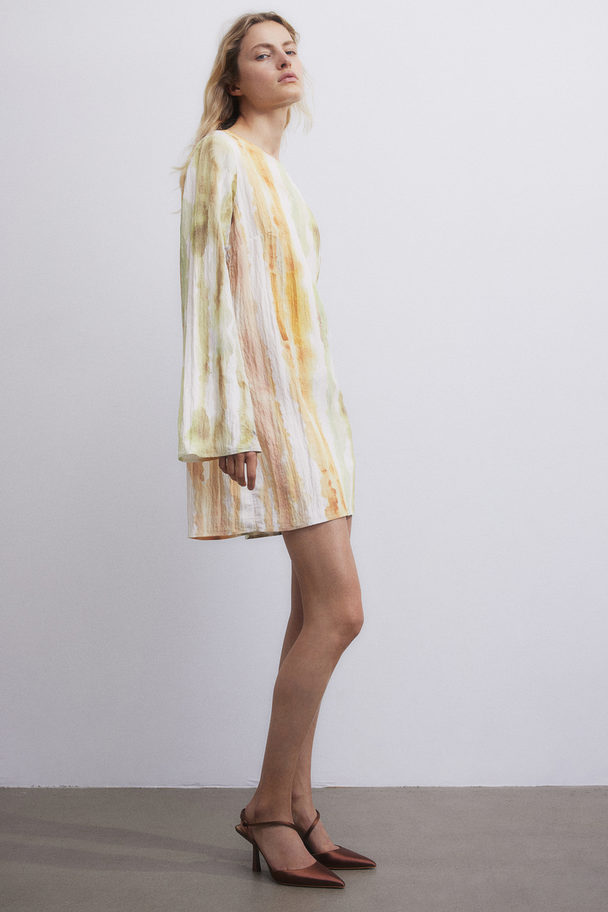 H&M Kleid aus Crinklestoff Cremefarben/Gemustert