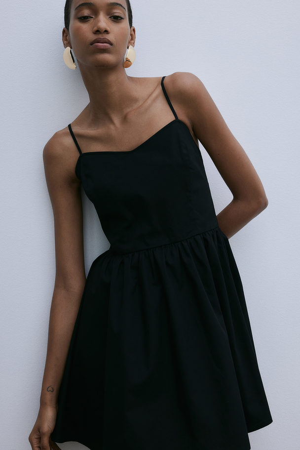 H&M Baumwollkleid mit ausgestelltem Rock Schwarz