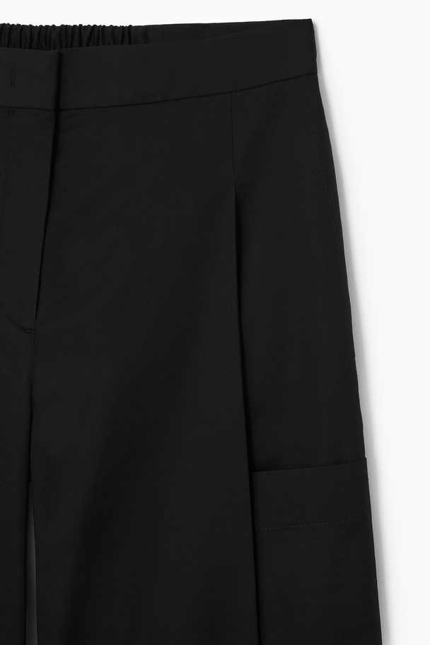 COS CULOTTES MIT FALTEN UND ELASTISCHEM BUND SCHWARZ