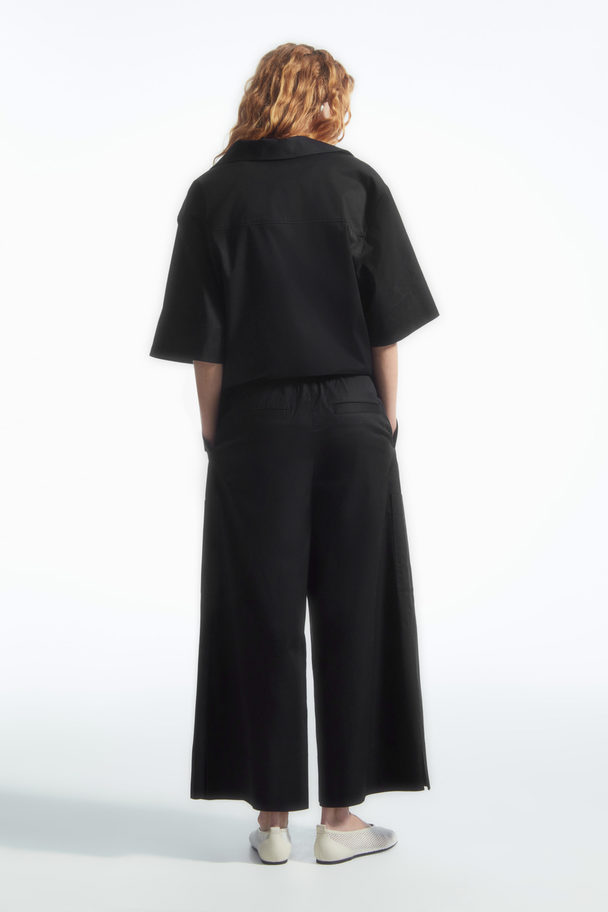 COS CULOTTES MIT FALTEN UND ELASTISCHEM BUND SCHWARZ