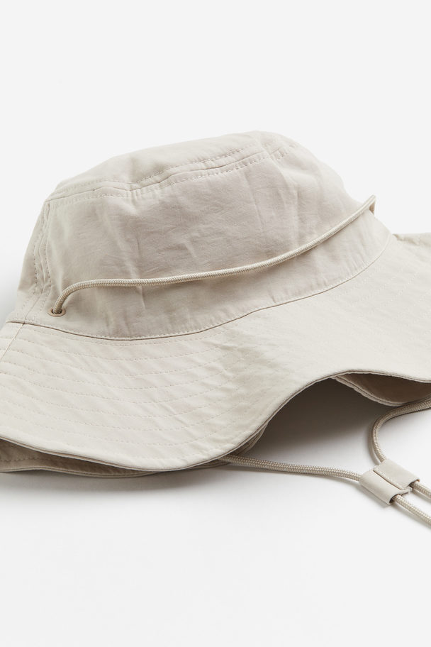 H&M Bucket Hat mit Kinnbändern Hellbeige