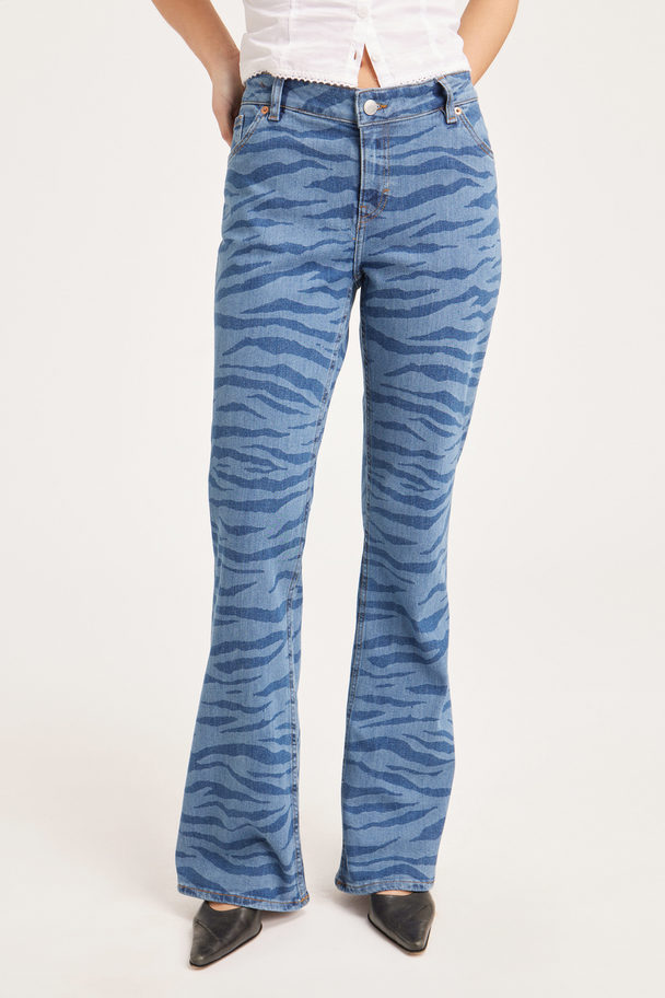 Monki Stretchy Low Flared Jeans Blue Tiger Print