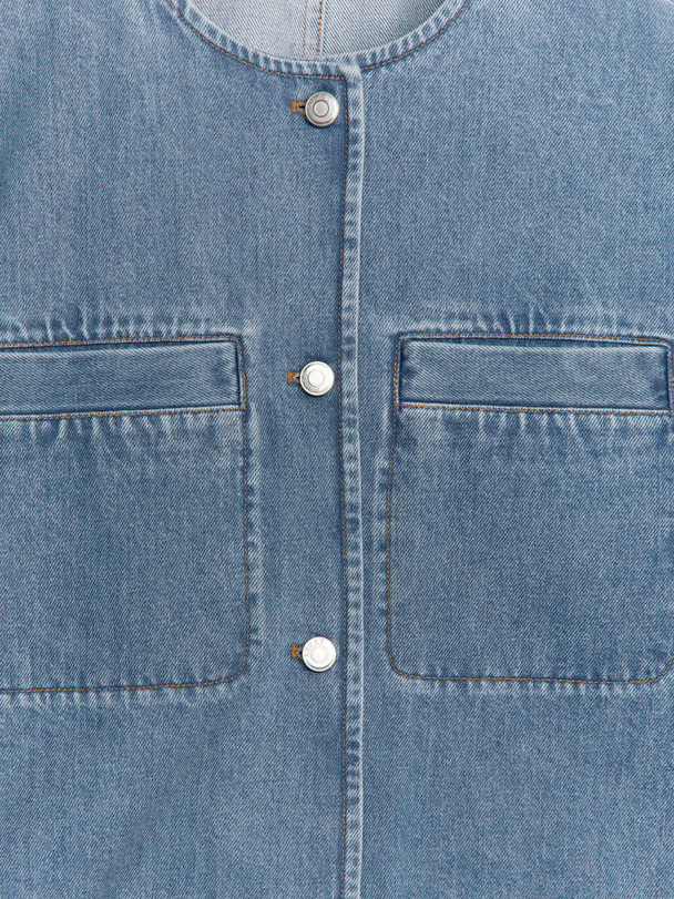 ARKET Jeansjacke ohne Kragen Mittelblau