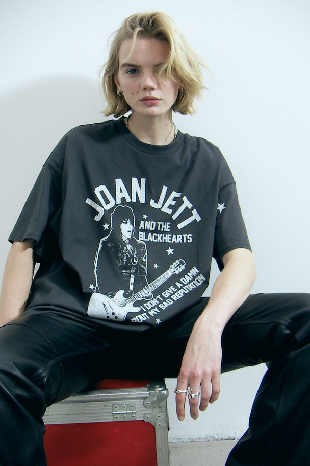 H&M Oversized T-Shirt mit Print Dunkelgrau/Joan Jett
