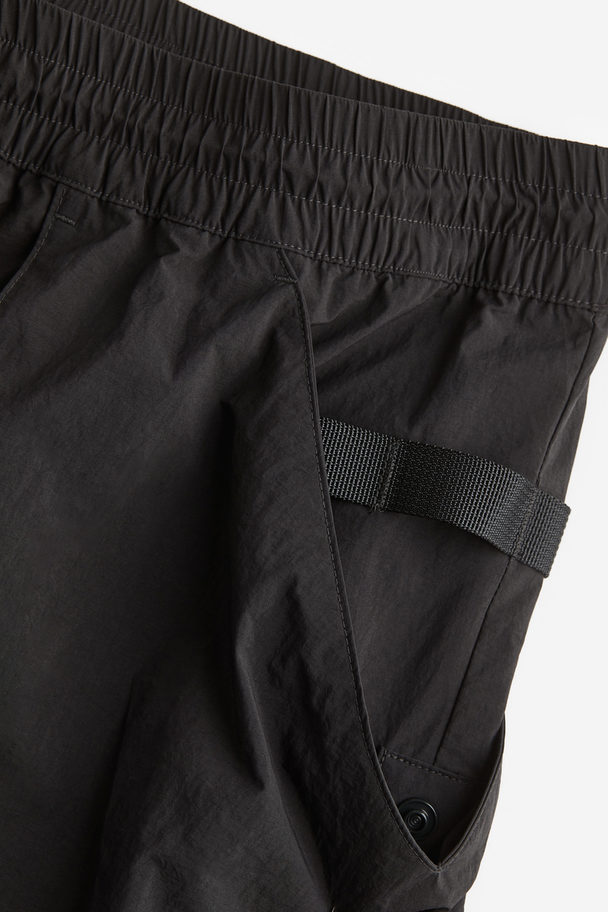 H&M Sport-Joggpants aus wasserabweisendem Nylon Schwarz