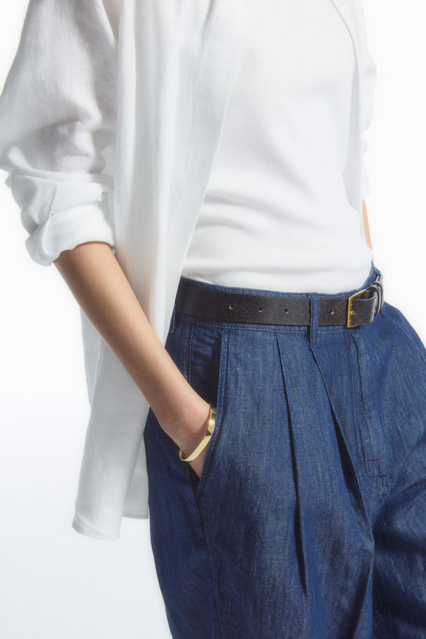 COS ELEGANTE HOSE AUS DENIM MIT WEITEM BEIN Blau