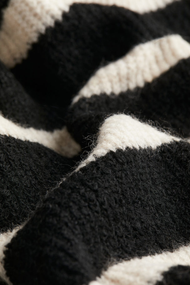H&M Knitted Dress Black/striped