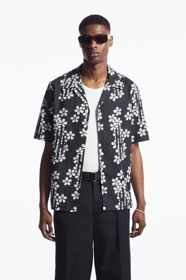 COS Floral-print Short-sleeved Shirt Black / Floral