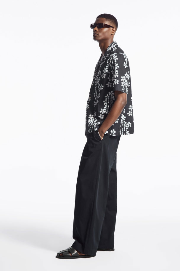 COS Floral-print Short-sleeved Shirt Black / Floral