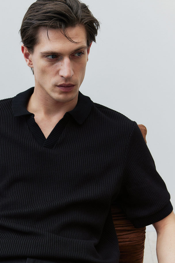 H&M Poloshirt aus feinem Rippstrick in Regular Fit Schwarz