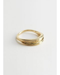 Geprägter Ring mit organischem Finish Gold