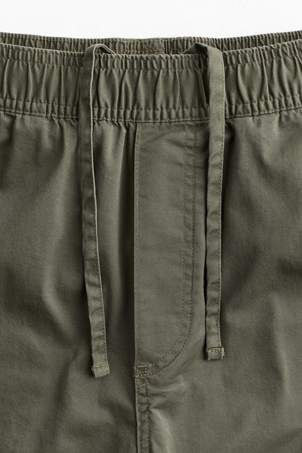 H&M Cargoshorts aus Twill in Loose Fit Khakigrün