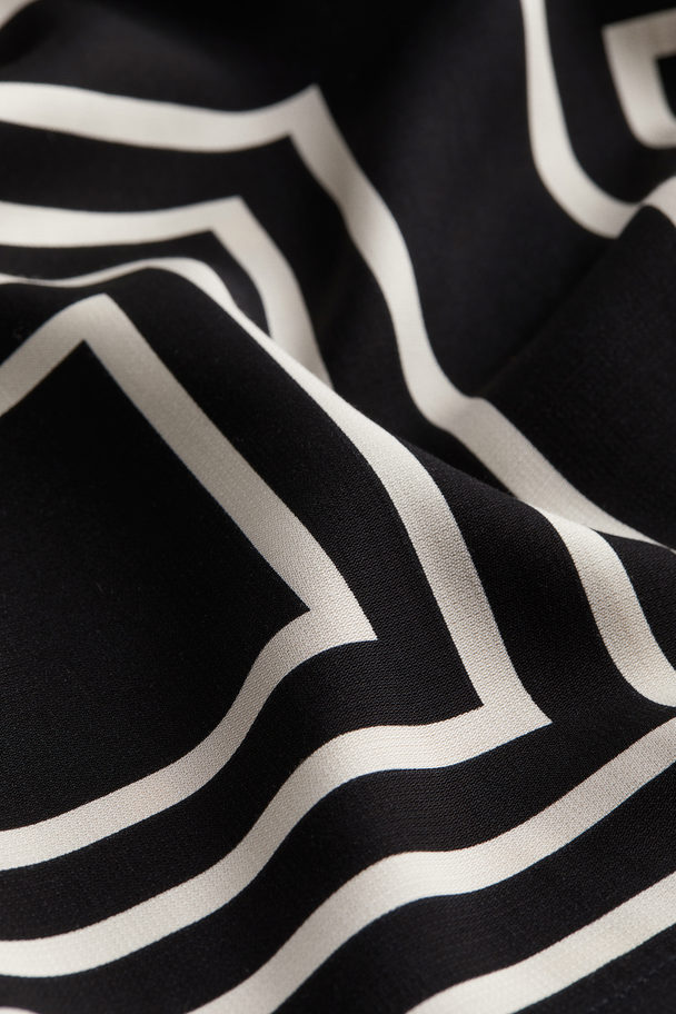 H&M Pencil Skirt Black/geometric Pattern