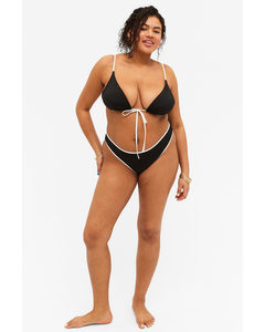 Schwarze Bikinihose mit Brazilian-Schnitt und Kontrastsaum Schwarz-weiß