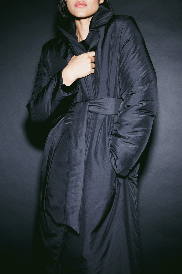 H&M Wattierter Mantel mit Bindegürtel Schwarz