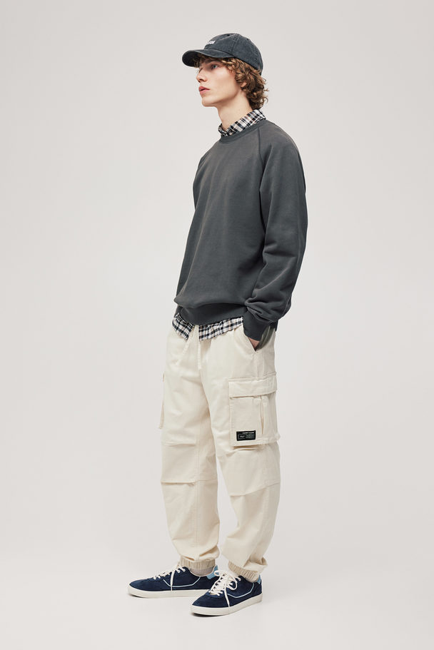 H&M Cargo-Joggpants aus Baumwolle Relaxed Fit Cremefarben