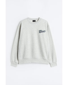 Sweatshirt mit Print Oversized Fit Hellbeigemeliert/Varsity