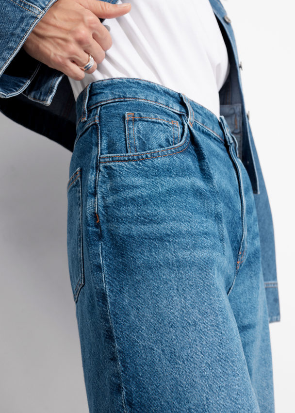 & Other Stories Lockere Jeansshorts Mittelblau