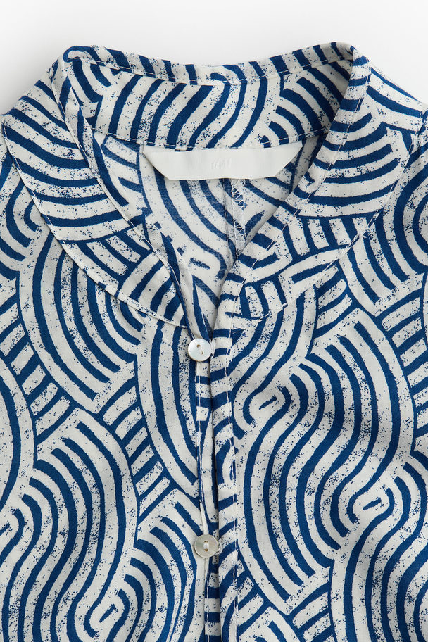 H&M Kleid mit Makramee-Gürtel Blau/Gemustert