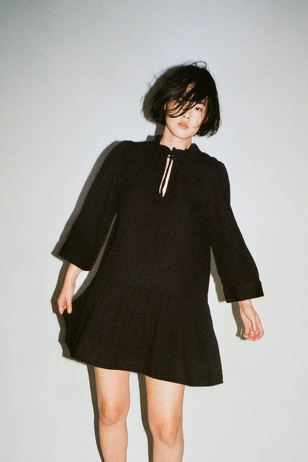 H&M Kleid aus Baumwolle mit Kordelzügen Schwarz