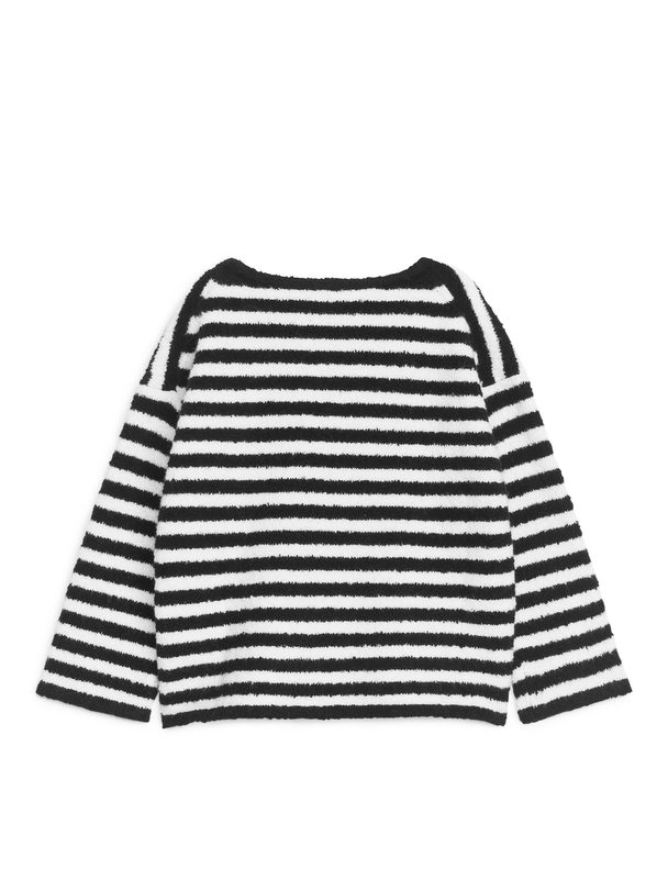 ARKET Flauschiger Pullover mit kastiger Passform Schwarz/Weiß