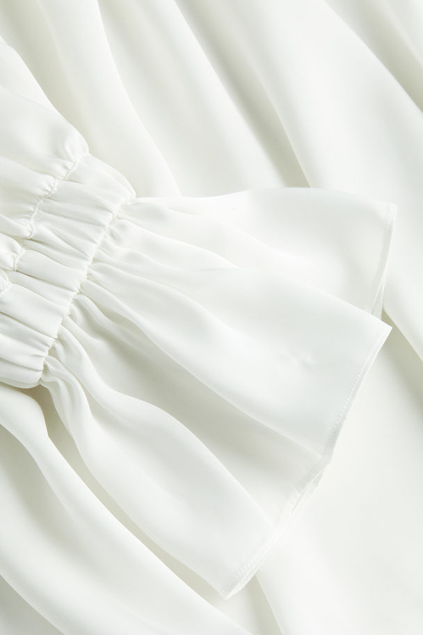 H&M Off-Shoulder-Bluse aus Satin Weiß