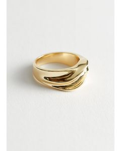 Embossed Wave Ring Gold