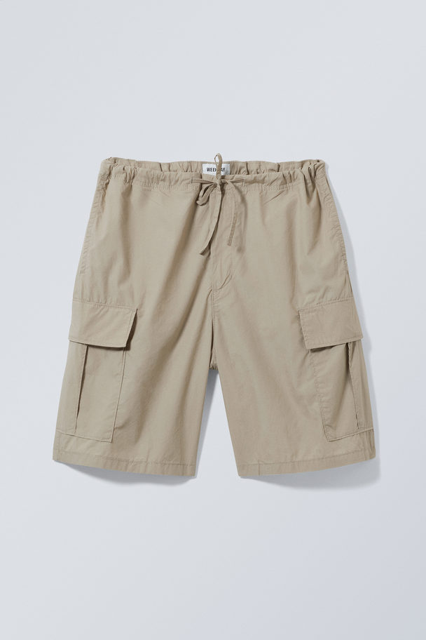 Weekday Lockere Fallschirm-Cargoshorts Beige