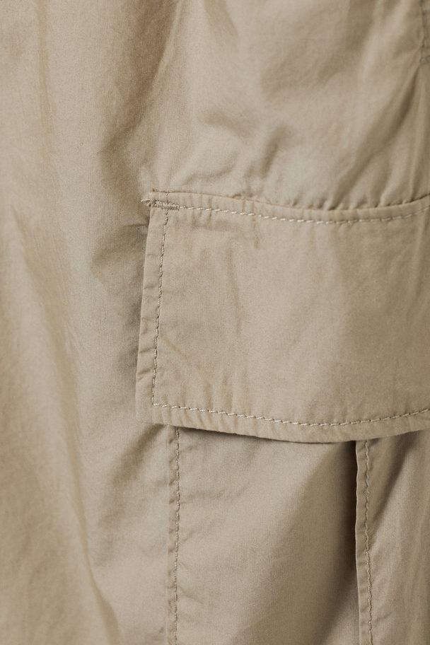 Weekday Parachute Cargoshorts Med Løs Passform Beige