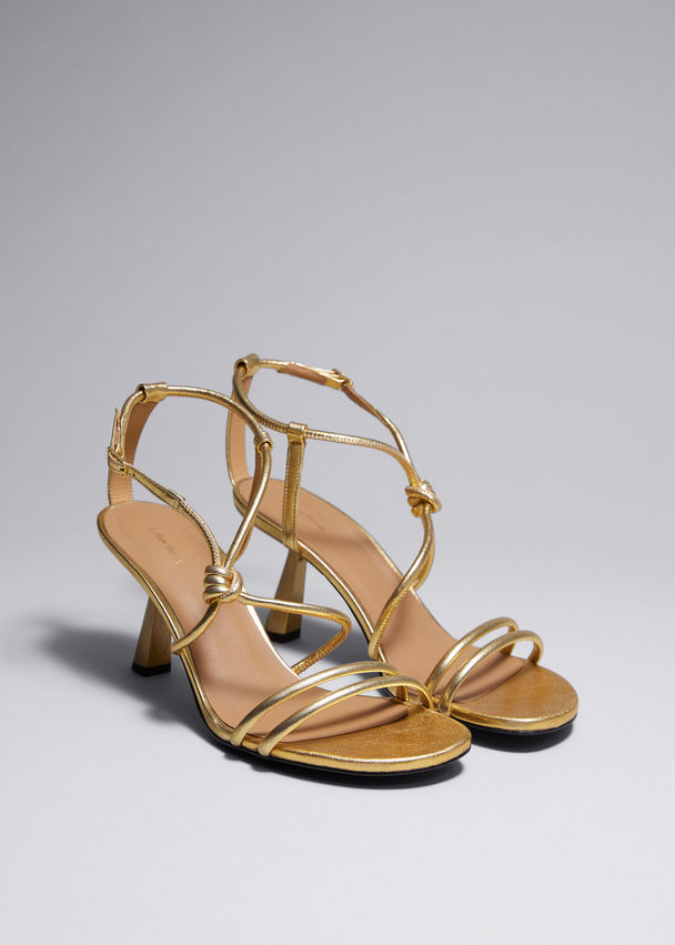 & Other Stories Sandalen Met Geknoopte Bandjes En Hakken Goudkleurig