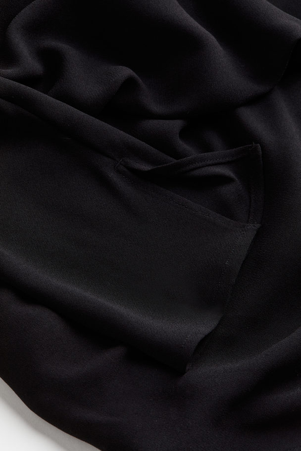 H&M Bluse mit Wasserfall-Ausschnitt Schwarz