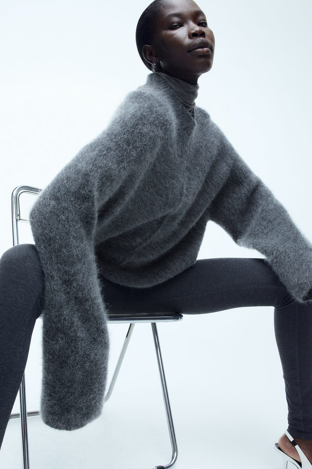 H&M Oversize-Pullover aus Mohairmix Dunkelgrau